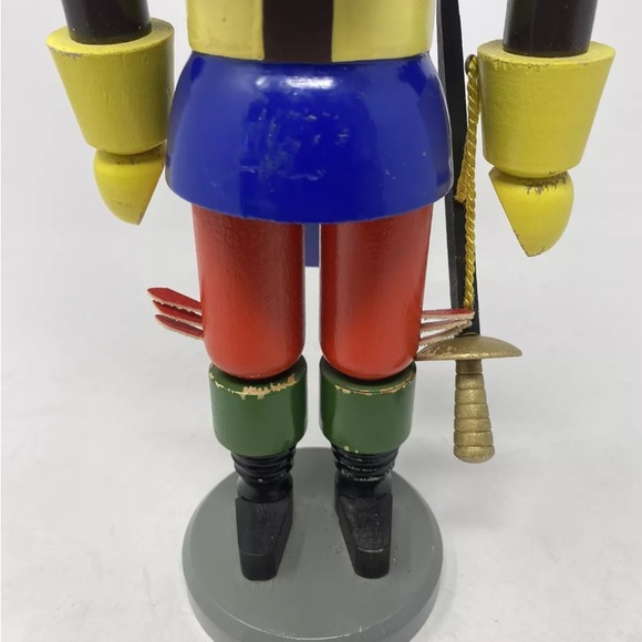 VTG ERZGEBIRGE GERMANY HAND CRAFTED WOODEN LARGE 13" MUSKETEER NUTCRACKER - Picture 3 of 9